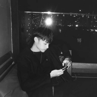 微信男生头像黑白侧脸伤感图片