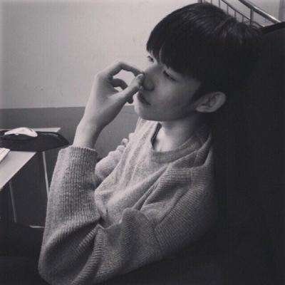 微信男生头像黑白侧脸伤感图片