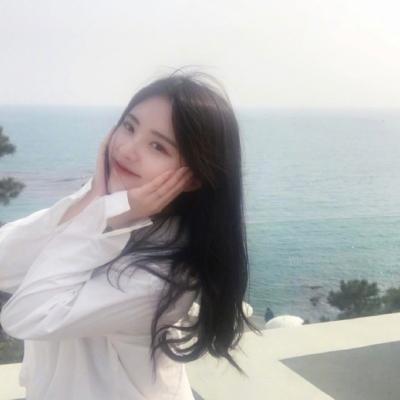 头像简单干净阳光女生图集