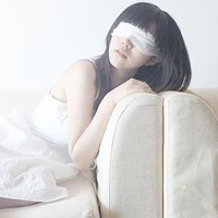 丝带蒙眼睛女生头像