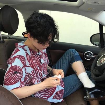 qq头像男生酷帅炫拽真人图片