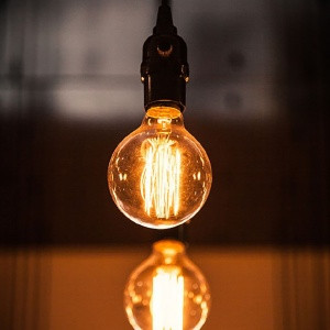 唯美意境灯泡头像图片