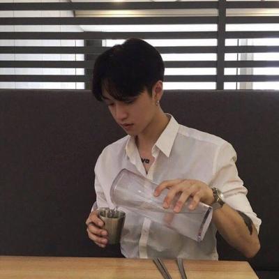 qq头像男生酷帅炫拽真人图片