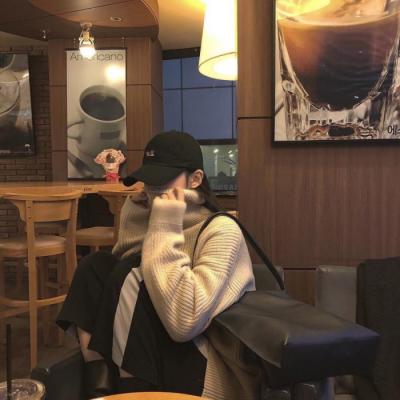 女戴帽子头像