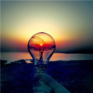 唯美意境灯泡头像图片