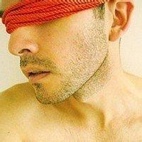 丧系头像男生真人蒙眼