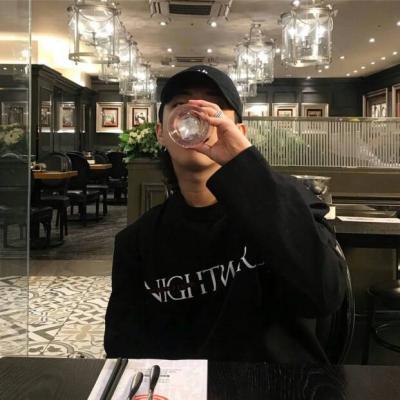 微信男生头像高冷成熟一点图片