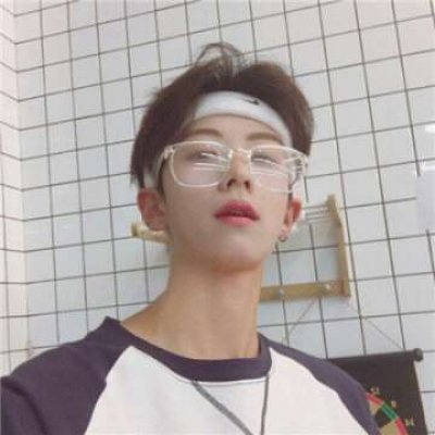 微信清新阳光帅哥头像图片