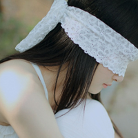 丝带蒙眼睛女生头像