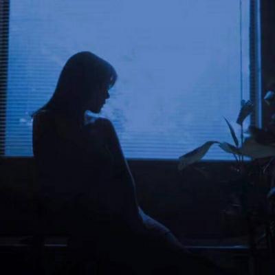 温柔治愈头像女蓝色系图片