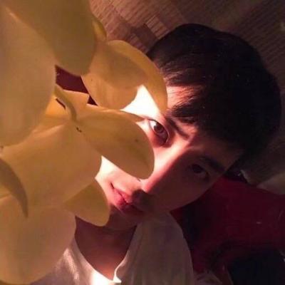 qq头像男生酷帅炫拽真人图片