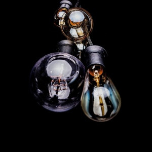 唯美意境灯泡头像图片