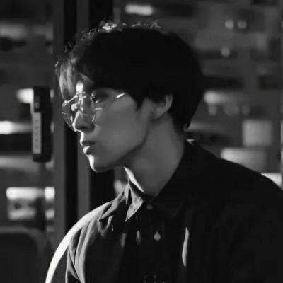 微信男生头像黑白侧脸伤感图片