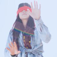 丝带蒙眼睛女生头像