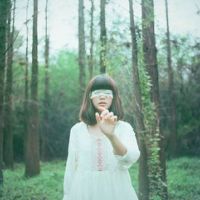 丝带蒙眼睛女生头像