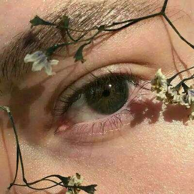 女生一只眼睛部位创意头像