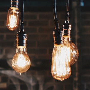 唯美意境灯泡头像图片