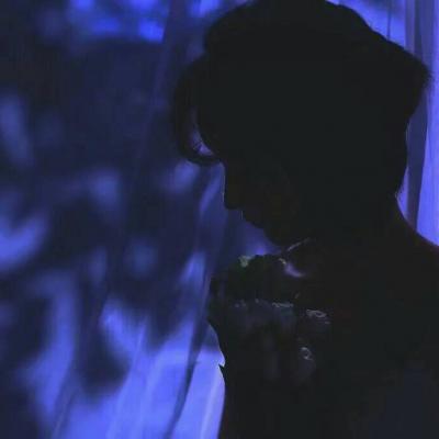 温柔治愈头像女蓝色系图片
