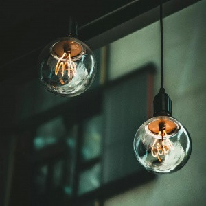 唯美意境灯泡头像图片