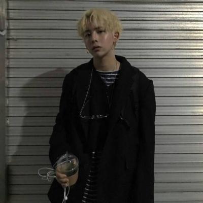 微信男生头像高冷成熟一点图片