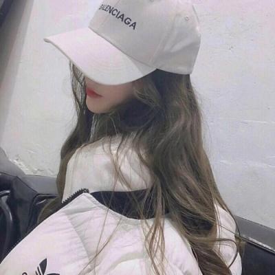 女戴帽子头像