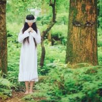 丝带蒙眼睛女生头像