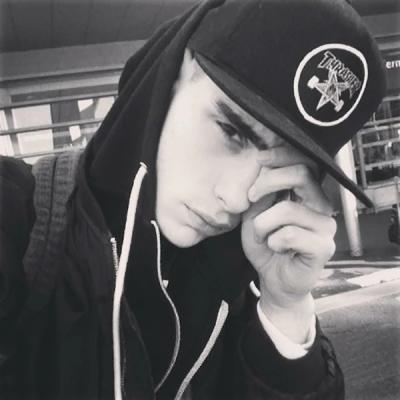 欧美男生成熟帅气黑白头像大图