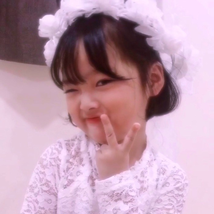 权律二小女孩头像超萌图片
