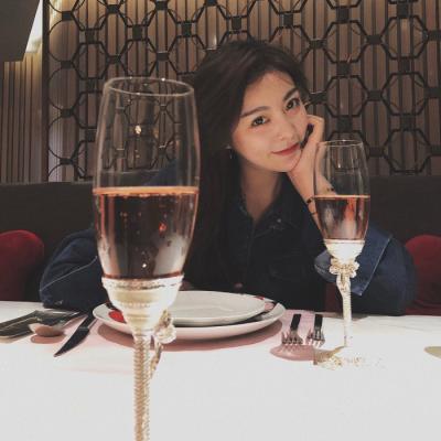 情侣头像真人版高清一男一女图片