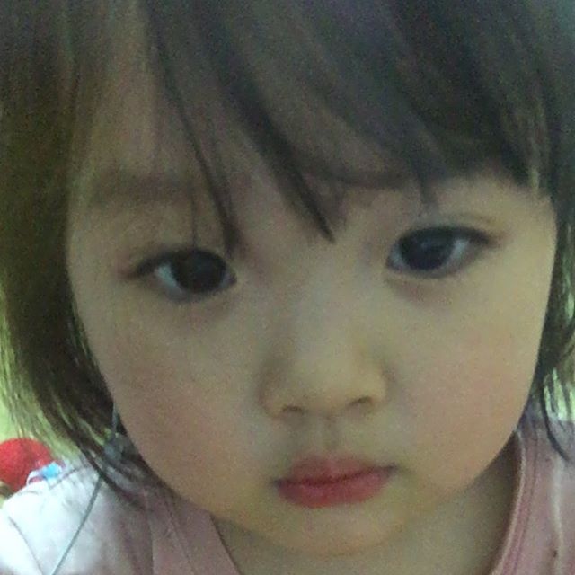 权律二小女孩头像超萌图片