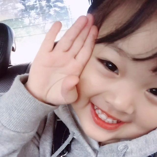 权律二小女孩头像超萌图片