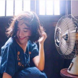 女生头像开朗阳光