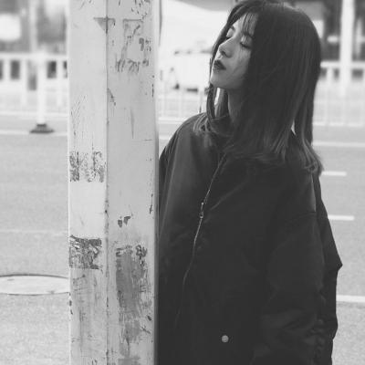 女生霸气头像超拽高冷黑白图片