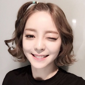 女生头像开朗阳光