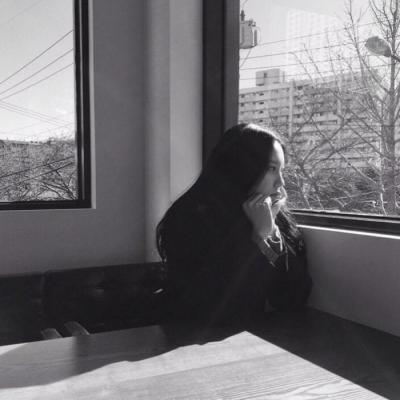 高冷霸气女生头像黑白图片