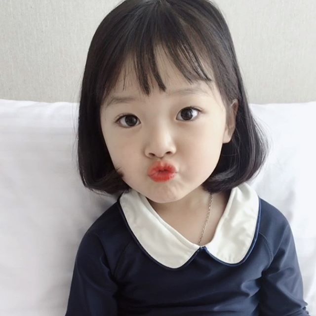 权律二小女孩头像超萌图片