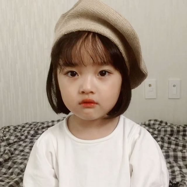 权律二小女孩头像超萌图片