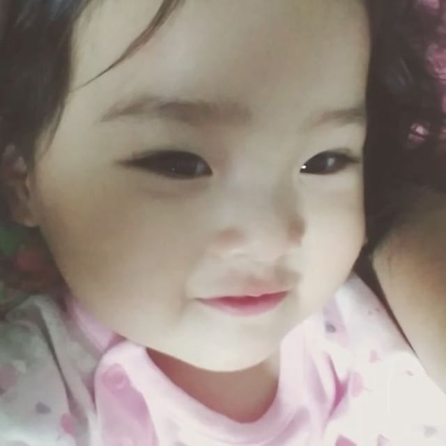 权律二小女孩头像超萌图片