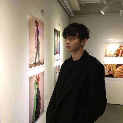 帅哥头像高清冷酷一个人图片