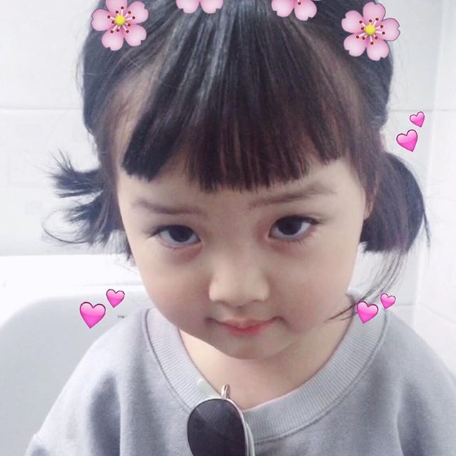 权律二小女孩头像超萌图片