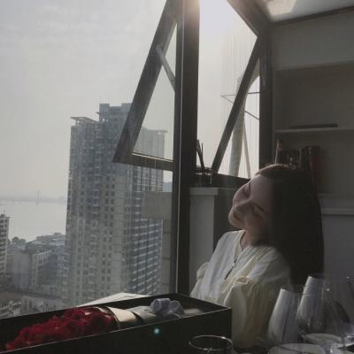 情侣头像真人版高清一男一女图片