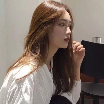 2025微信女生简单气质头像图片