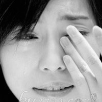 qq头像女生流泪黑白