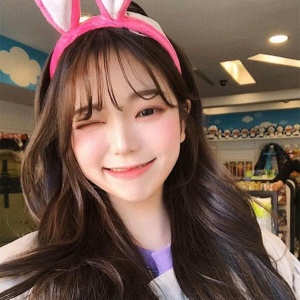 女生头像开朗阳光