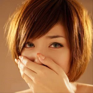 女生委屈哭头像