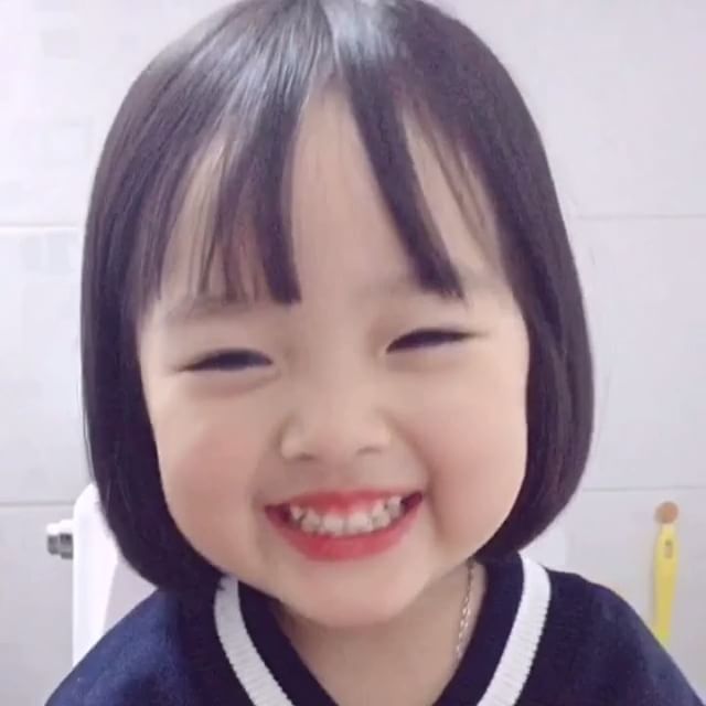 权律二小女孩头像超萌图片