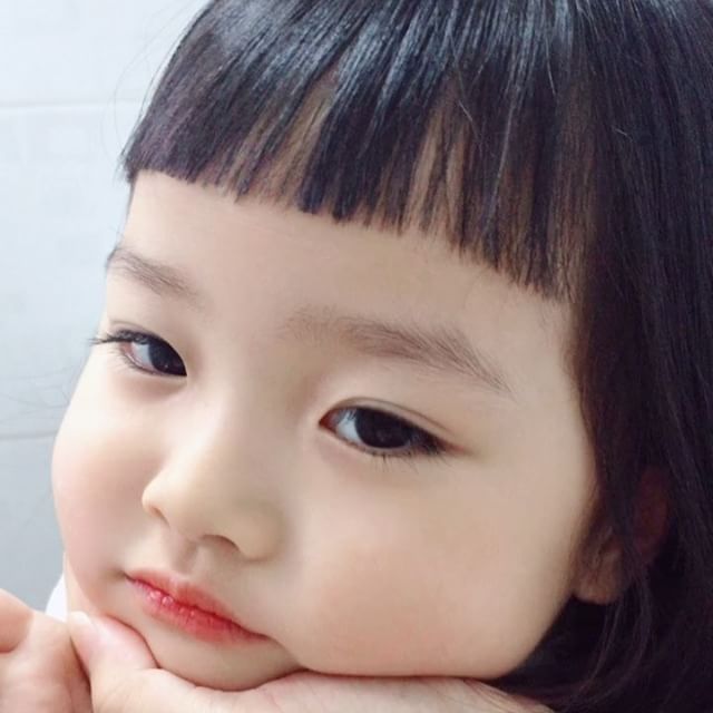 权律二小女孩头像超萌图片