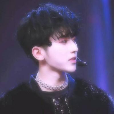 最近很火的情侣头像抖音图片