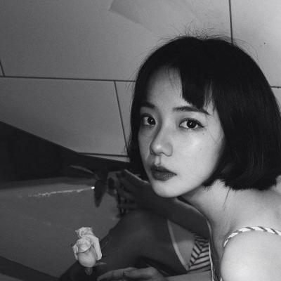 女生霸气头像超拽高冷黑白图片