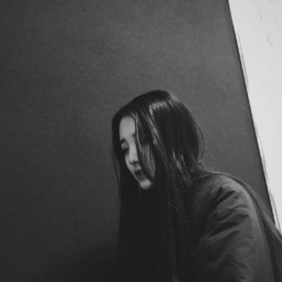 黑白高冷头像女